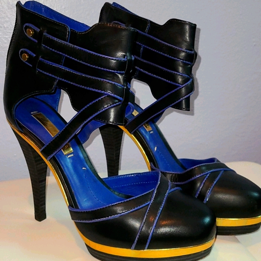 NWOT 5 inch BCBG Max Azaria heels